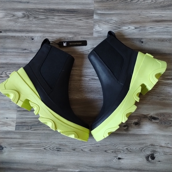 SOREL Women's Brex Waterproof Chelsea Boot in Green and Black - Picture 1 of 4